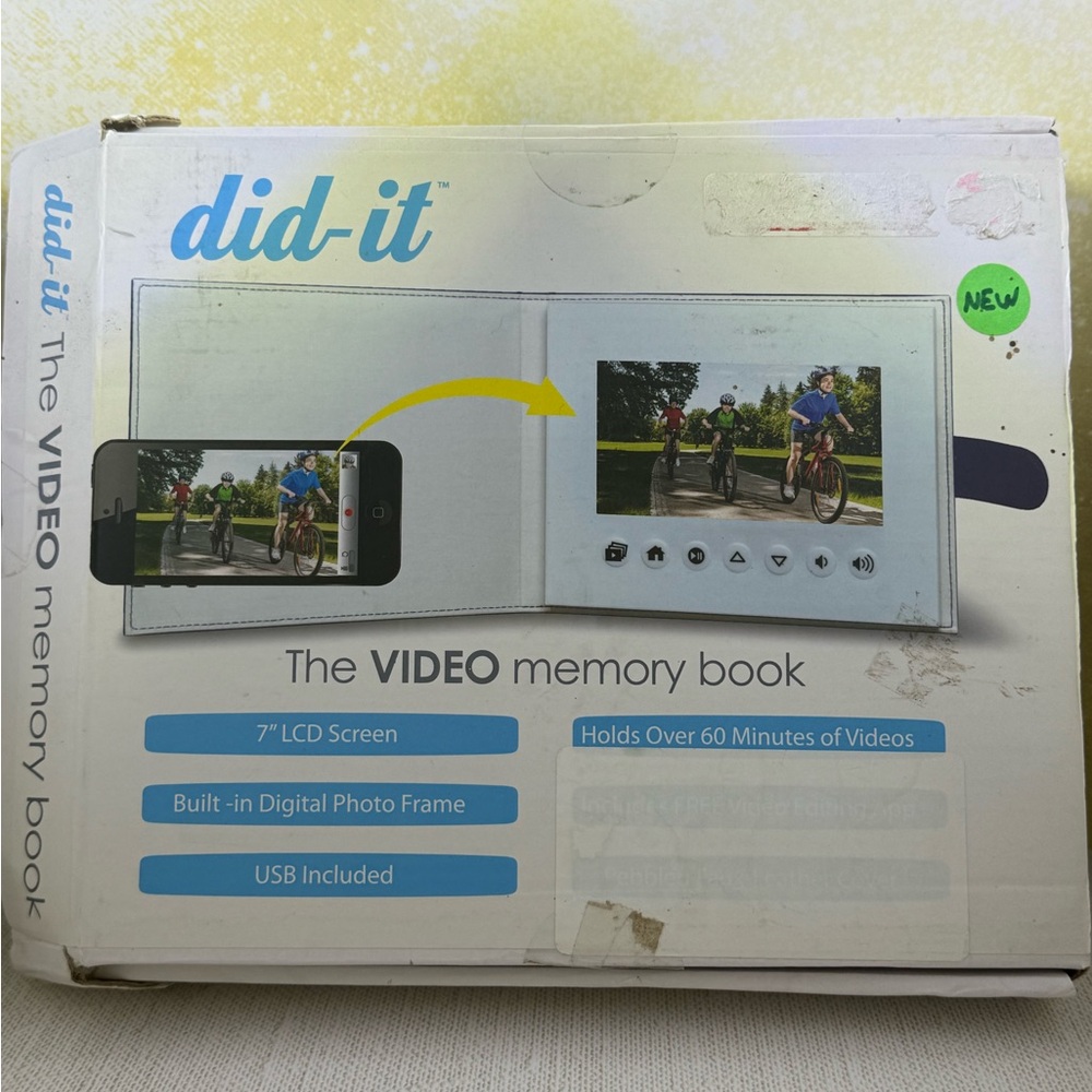 Video Memory Book with 7" LCD Screen - White